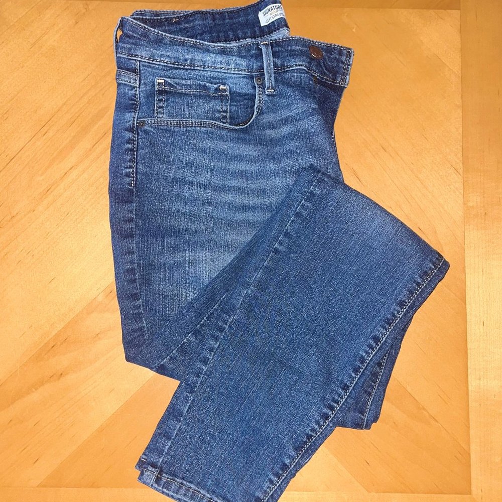 Women's Signature Gold by Levi Strauss Totally Shaping Skinny Jeans Size 10M